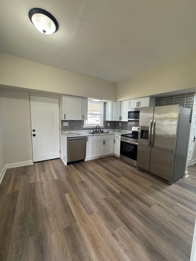 Building Photo - 714 Clinton Ave