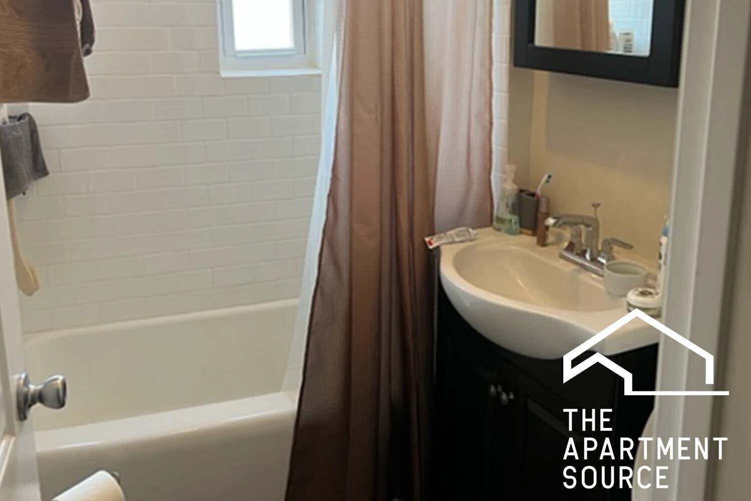 Building Photo - 320 Lee St