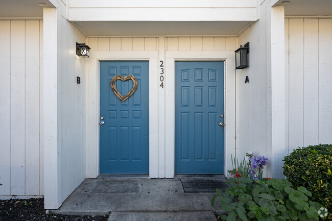 Alternate Entrance - Sonoma Court Townhomes