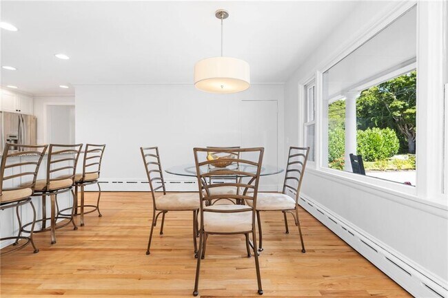 Building Photo - 331 Third Beach Rd