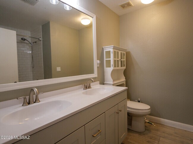 Building Photo - 9599 E Dunnigan Dr