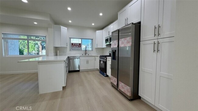 Building Photo - 310 E Providencia Ave