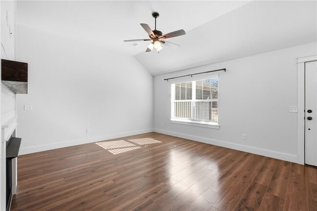 Building Photo - 14 Drew Ln