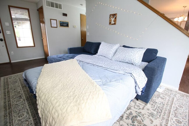 Building Photo - 15904 Admiralty Way