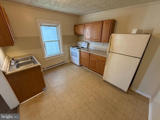 Building Photo - 204 E Portland St