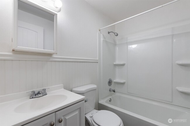 Building Photo - 813 Woodford Ave N