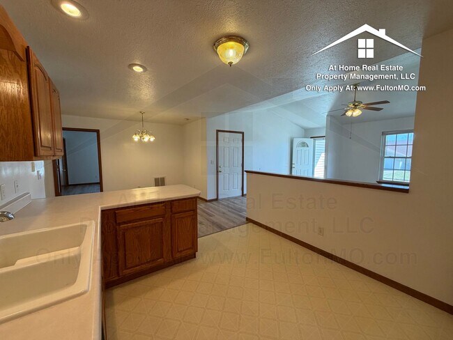 Building Photo - 1117-1119 Ashton Circle East