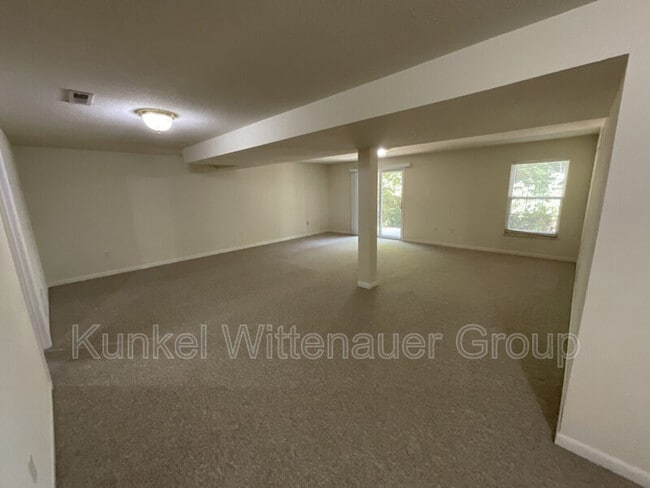 Building Photo - 1545 Fairoaks Dr