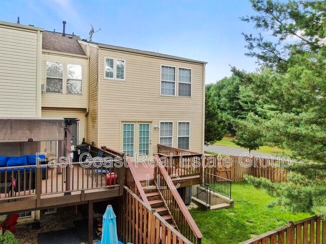Building Photo - 6100 Newport Terrace