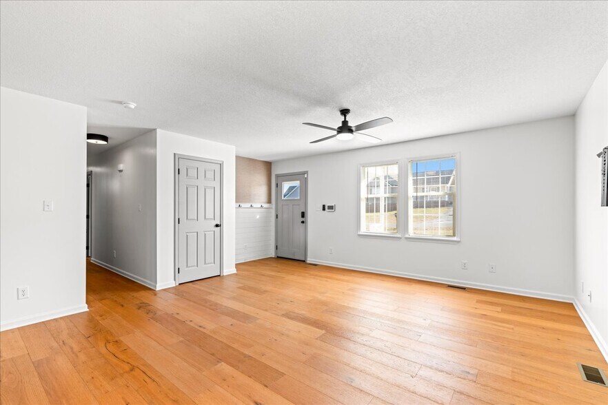 Building Photo - 259 Clover Cir