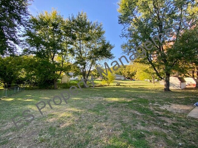 Building Photo - 3 Bedroom 1 Bathroom Ranch Style Home in Perry Township!