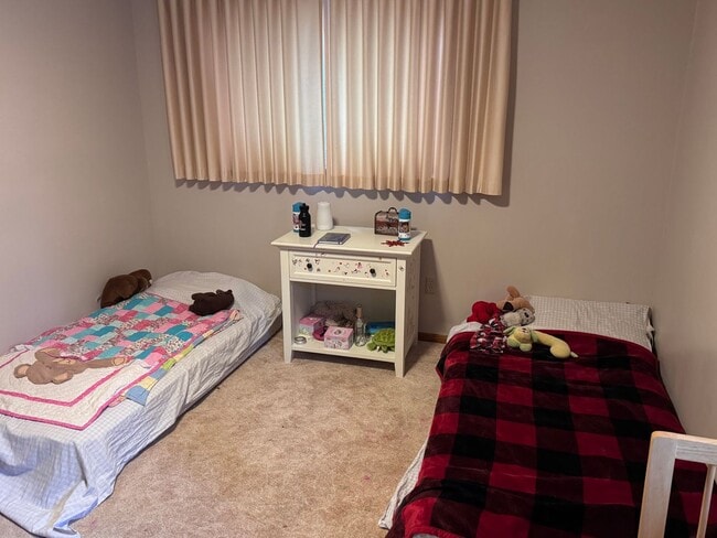 Building Photo - 2607 W 12th Street - Available May 8th - Short Term Rental Through October