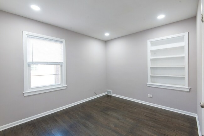 Building Photo - 209 N Dryden Pl