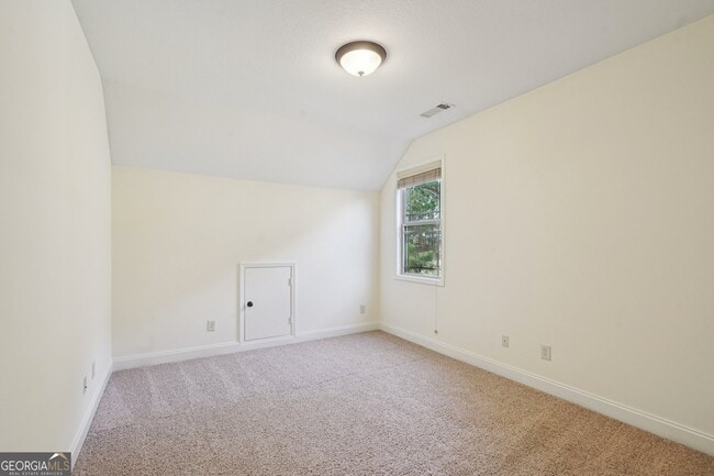 Building Photo - 160 Greenview Dr