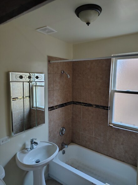 Wc room - 3224 W Lexington St