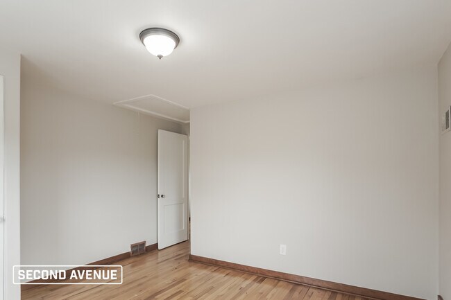 Building Photo - 125 Marion St