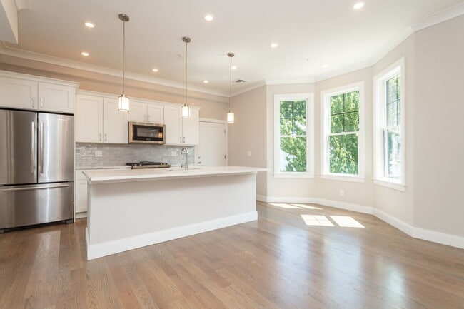 Building Photo - recently constructed 4 bed 2bath unit in Jamaica Plain is available on 9/1