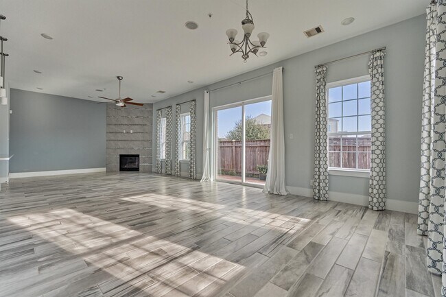 Building Photo - 2113 Solstice Blvd