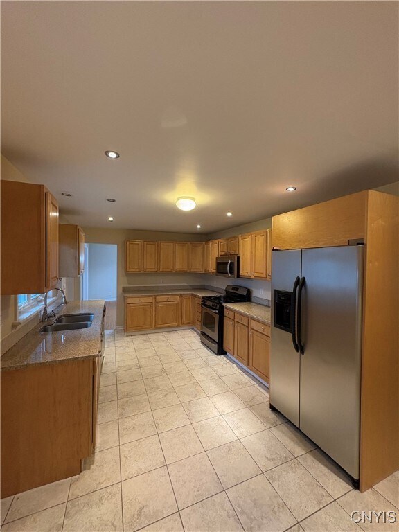 Building Photo - 215 Locksley Rd