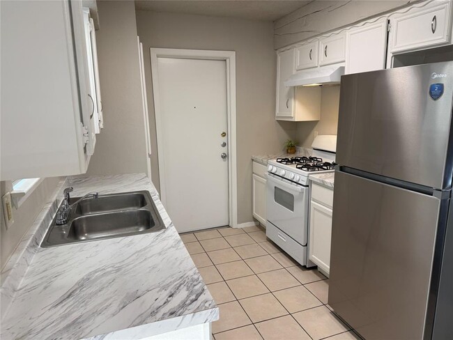 Building Photo - 7318 Lunar Dr
