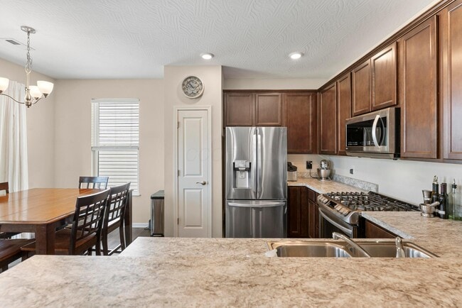 Building Photo - 220 Woodland Sky Dr