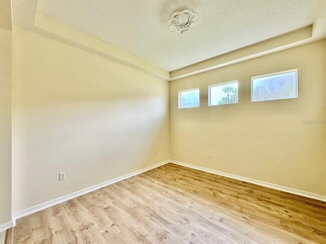 Building Photo - 3989 Windcrest Dr
