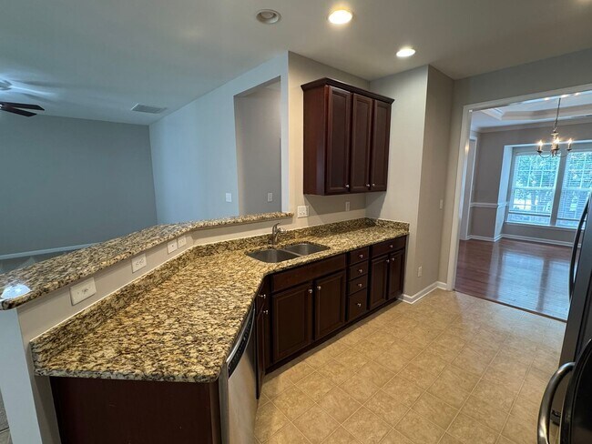 Building Photo - 152 N Arcadian Way