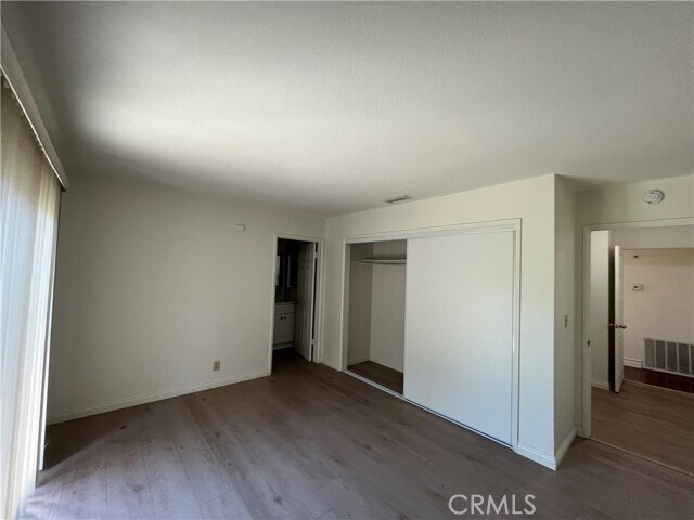 Building Photo - 926 Essex Rd