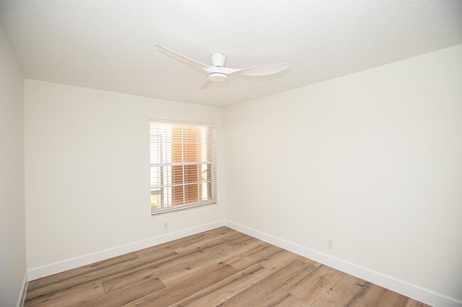 Building Photo - 10881 La Salinas Cir