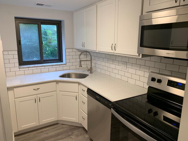 Building Photo - 3457 Evergreen Rd