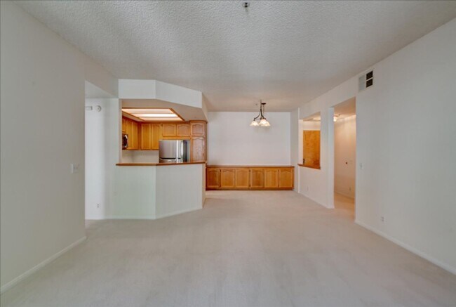 Building Photo - Resort Like Living 2 Master Suites Condo F...