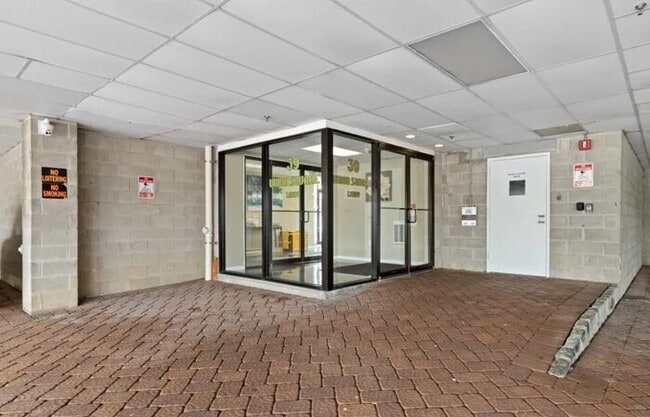 Building Photo - Modern 2BR / 2BA Condo with Balcony & Parking at Union Square – Hackensack