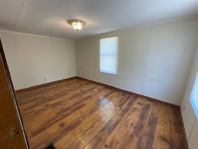 Building Photo - Renovated 3 Bedroom 2 Bath Home for Rent!