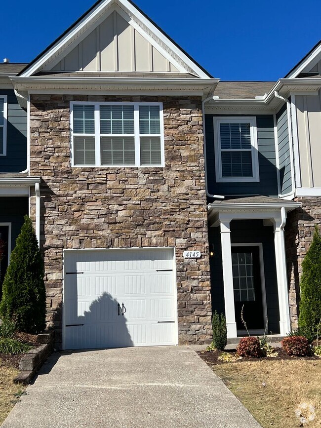 Building Photo - Beautiful 3 Bedroom, 2.5 Bath Townhome in ...