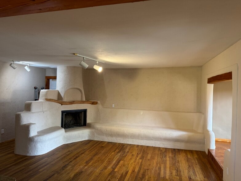 Living room - 1706 W Alameda St