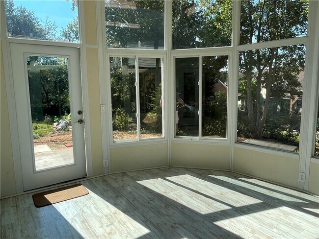 Building Photo - 972 Bridgegate Dr NE