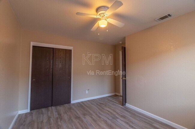 Building Photo - 2930 Angel Dr