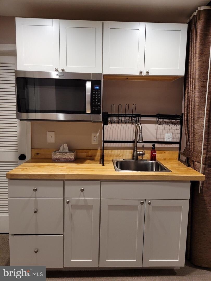 Half Kitchen - 112 Holmes St