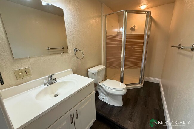 Building Photo - 424 Manor Dr