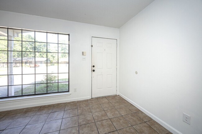 Building Photo - 5612 Rose Dr
