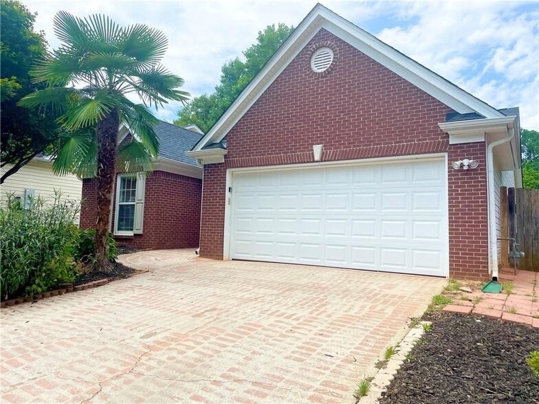 Building Photo - 2715 Sterling Creek Pointe