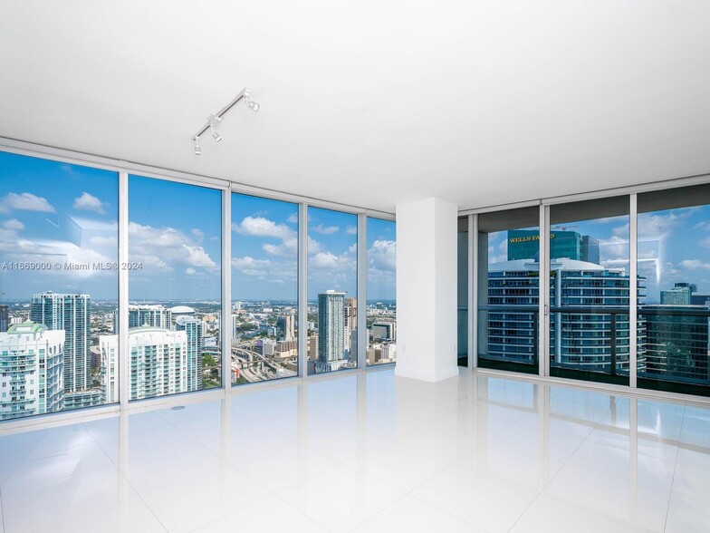 Building Photo - 475 Brickell Ave