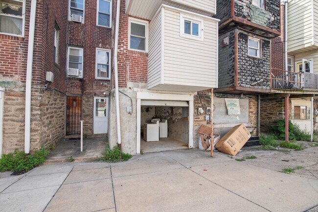 Building Photo - 6611 N 20th St