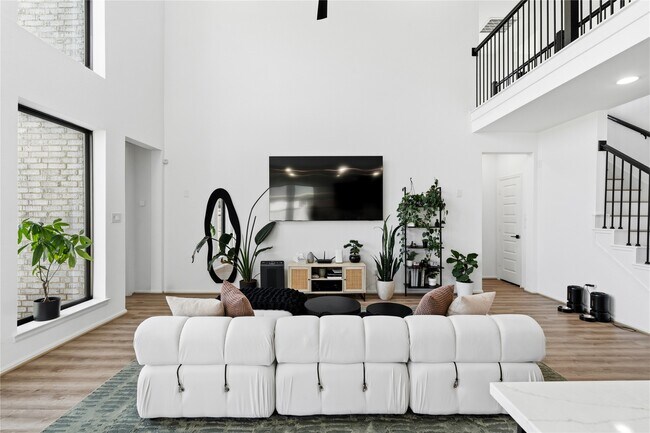 Building Photo - 2427 Mount Healy Ct