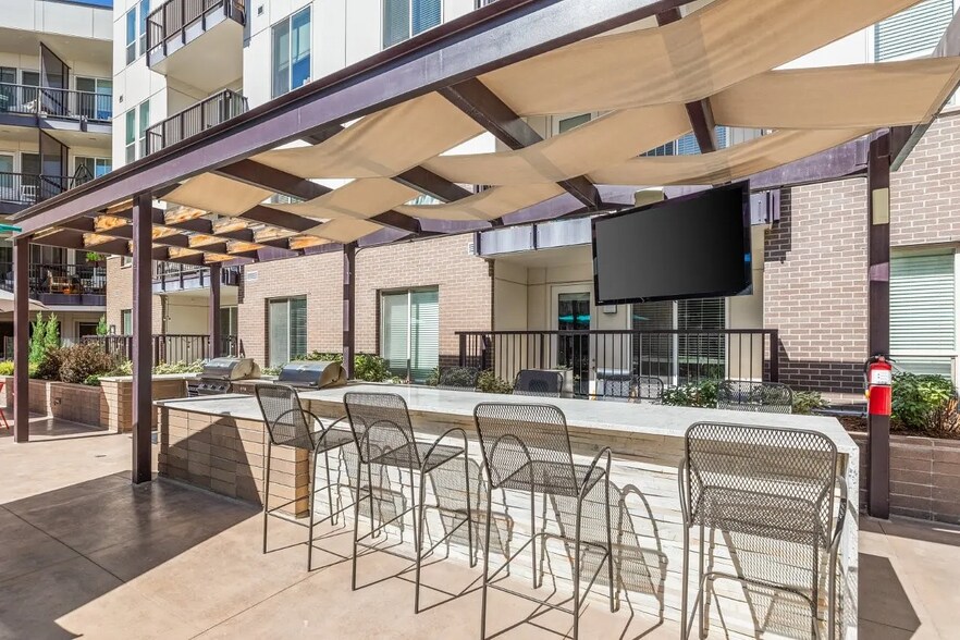 Building Photo - 2900 E 16th Ave