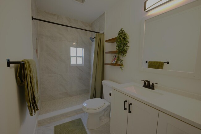 Building Photo - 717 N E St