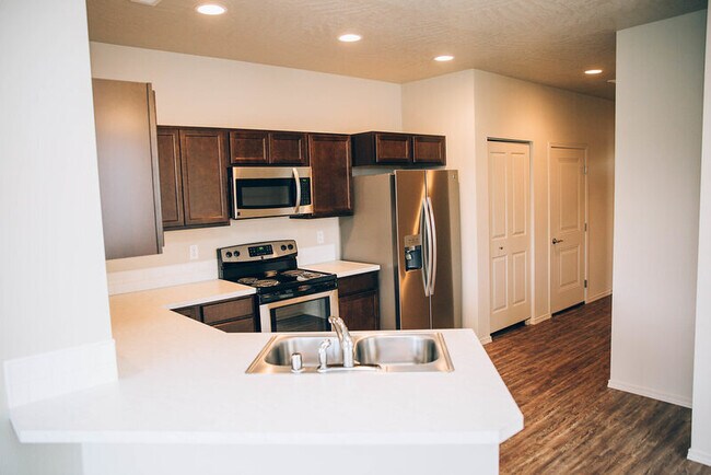 Building Photo - 302 S Marigold Ln