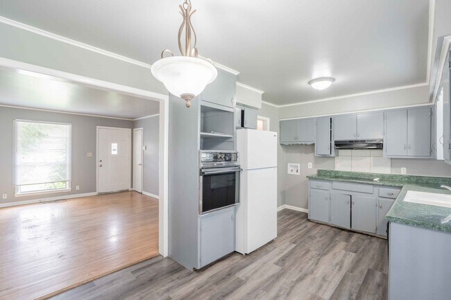 Building Photo - 3 bed/1 bath!