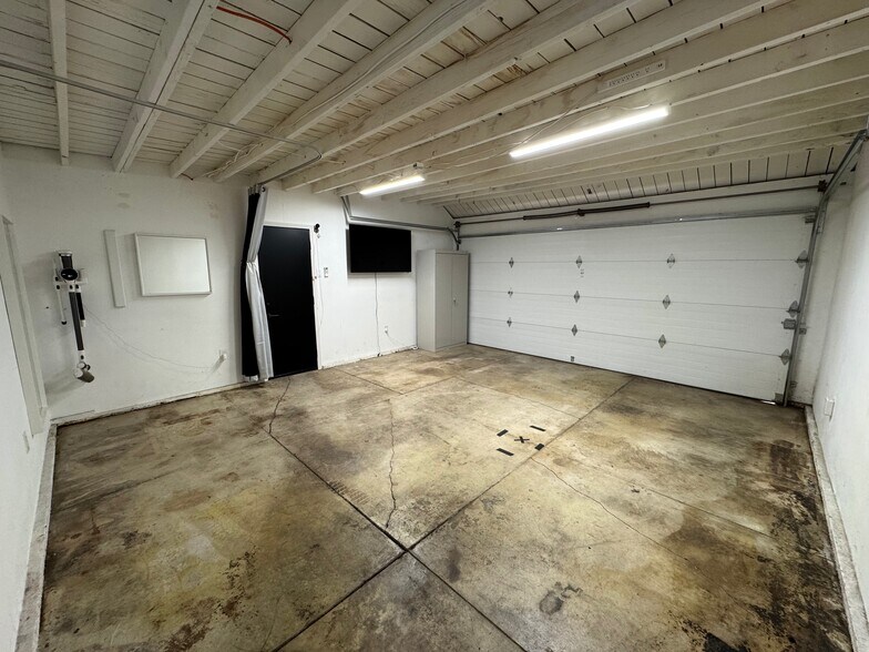 Garage with power and AC - 3100 W 78th St