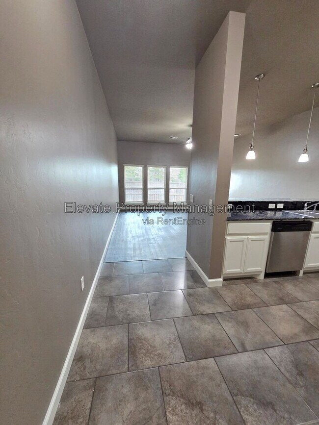 Building Photo - 2200 Starwood Wy